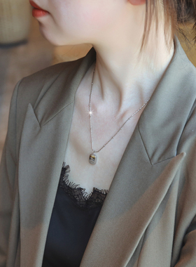 ZOXI钛钢不褪色小金砖项链女轻奢