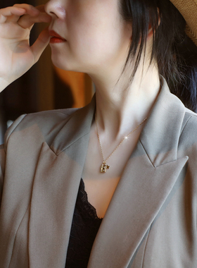 ZOXI小众高级感锁扣四叶草项链女