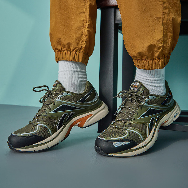  reebok板鞋/休闲鞋