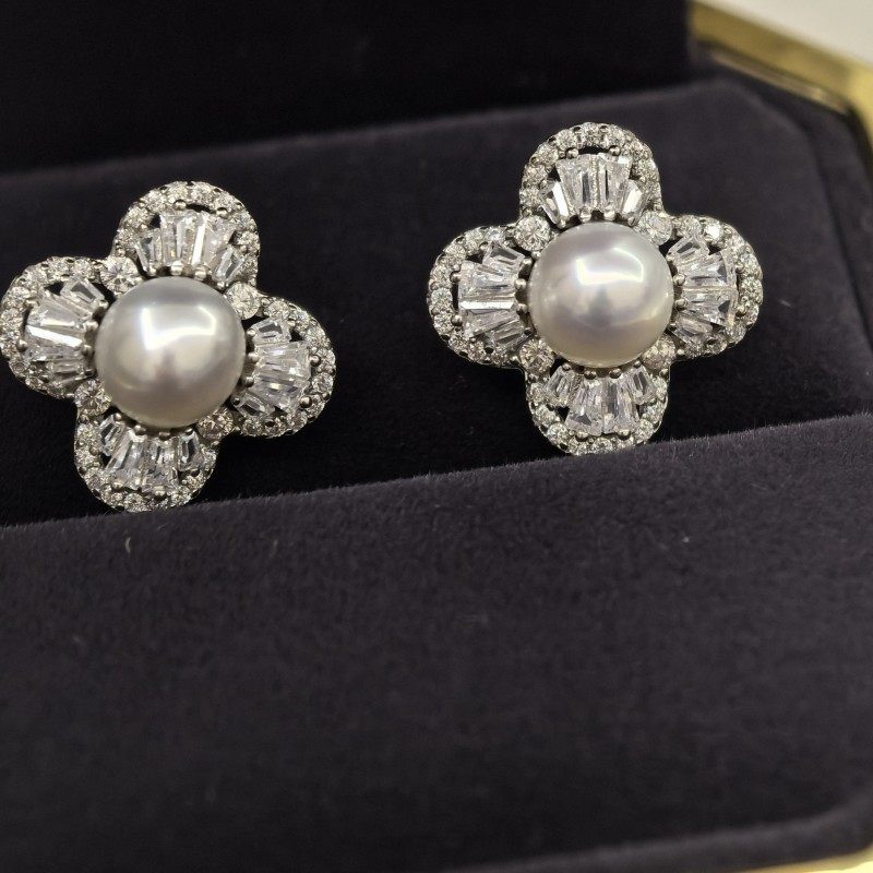 天然淡水珍珠强光白珠通体s925纯银精工豪镶嵌花瓣耳钉,淘宝优惠券,粉丝福利购,淘宝优惠卷