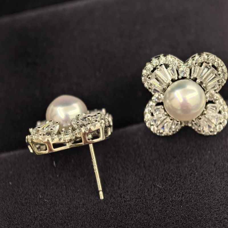 天然淡水珍珠强光白珠通体s925纯银精工豪镶嵌花瓣耳钉,淘宝优惠券,粉丝福利购,淘宝优惠卷