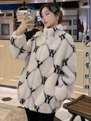 做衣服Q253皮草外套女短款新款羊剪绒皮毛一体羊羔毛大衣裁剪纸样 - 图1