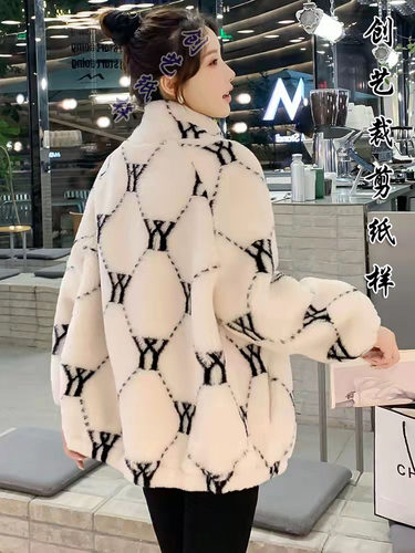 做衣服Q253皮草外套女短款新款羊剪绒皮毛一体羊羔毛大衣裁剪纸样 - 图3