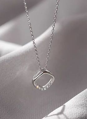 精致闪钻小方环项链女夏季2025新款爆款小众气质轻奢高级感锁骨