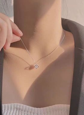 爱情魔方项链女夏季2025年新款小众设计感精致方形吊坠锁骨链