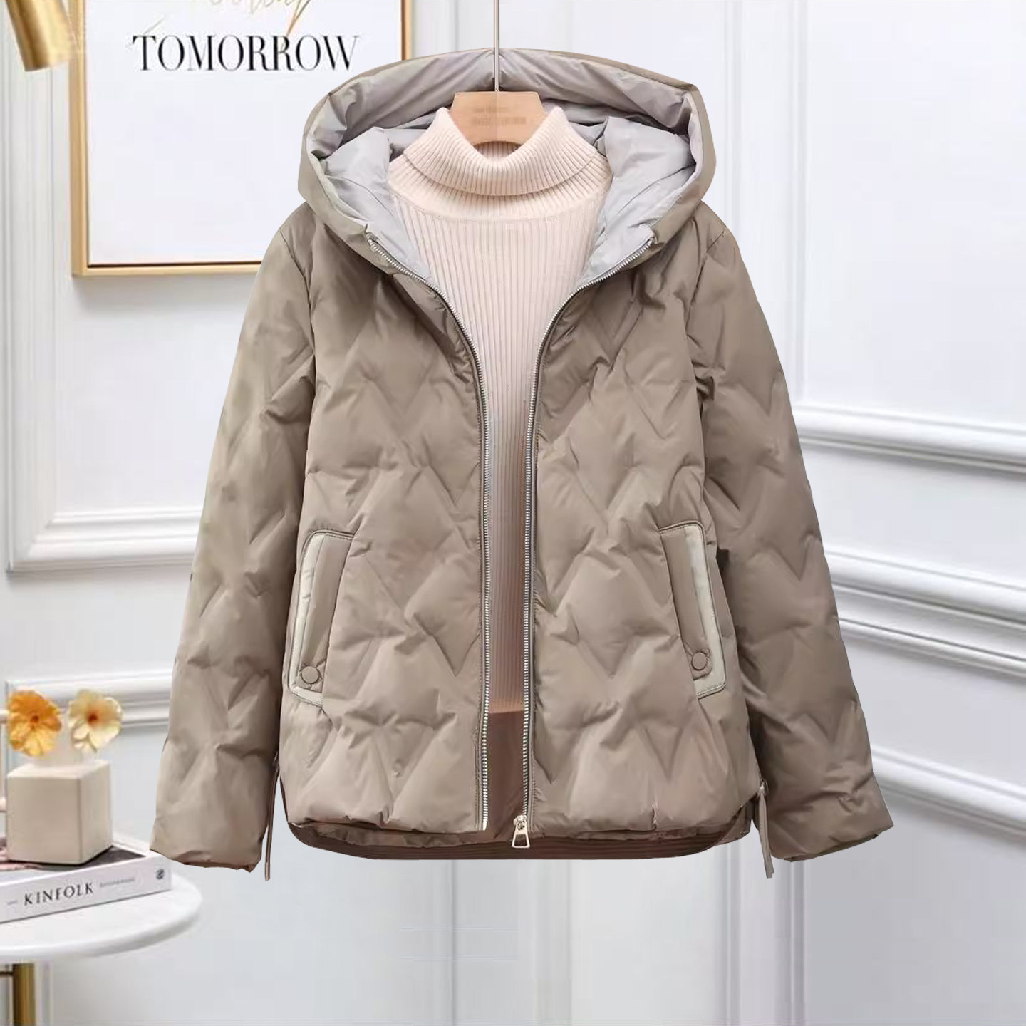 2025年新款冬季轻薄羽绒服女短款小个子白鸭绒中老年妈妈薄款外套