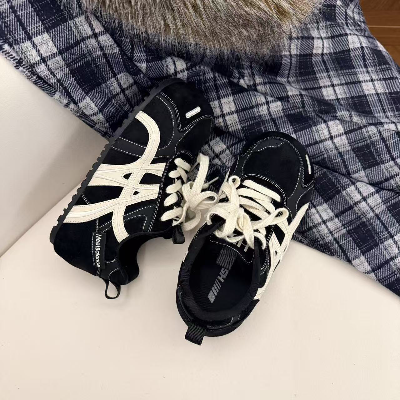 H55女鞋迷你小泡芙2025新款巨显脚小软底德训鞋休闲圆头面包鞋 - 图2