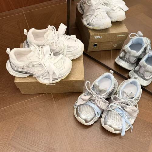 H55女鞋霓虹流光2026春新款刺绣拼色休闲风增高蝴蝶结银色老爹鞋 - 图0