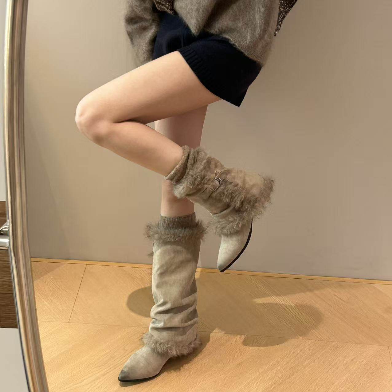 H55女鞋暖咖絮语2025冬季新款磨砂皮尖头低跟女靴毛绒温柔复古靴,淘宝优惠券,粉丝福利购,淘宝优惠卷