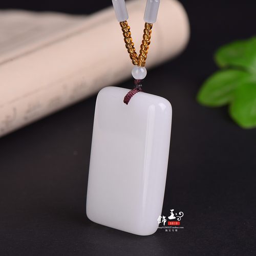 金丝玉平安无事牌吊坠男女款情侣项链天然白玉石毛衣链时尚玉牌子 - 图3