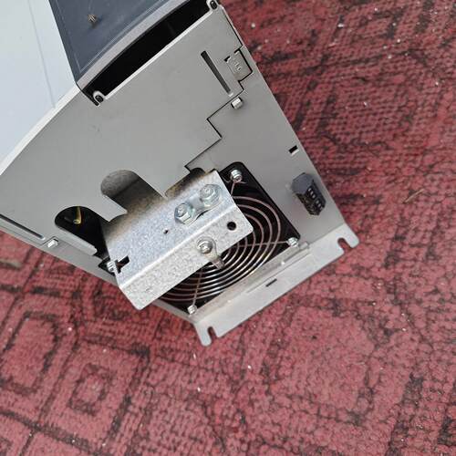 FC-102P18KT4E20H2XG 丹佛斯变频器 HVAC工控驱动设备议价维修 - 图1