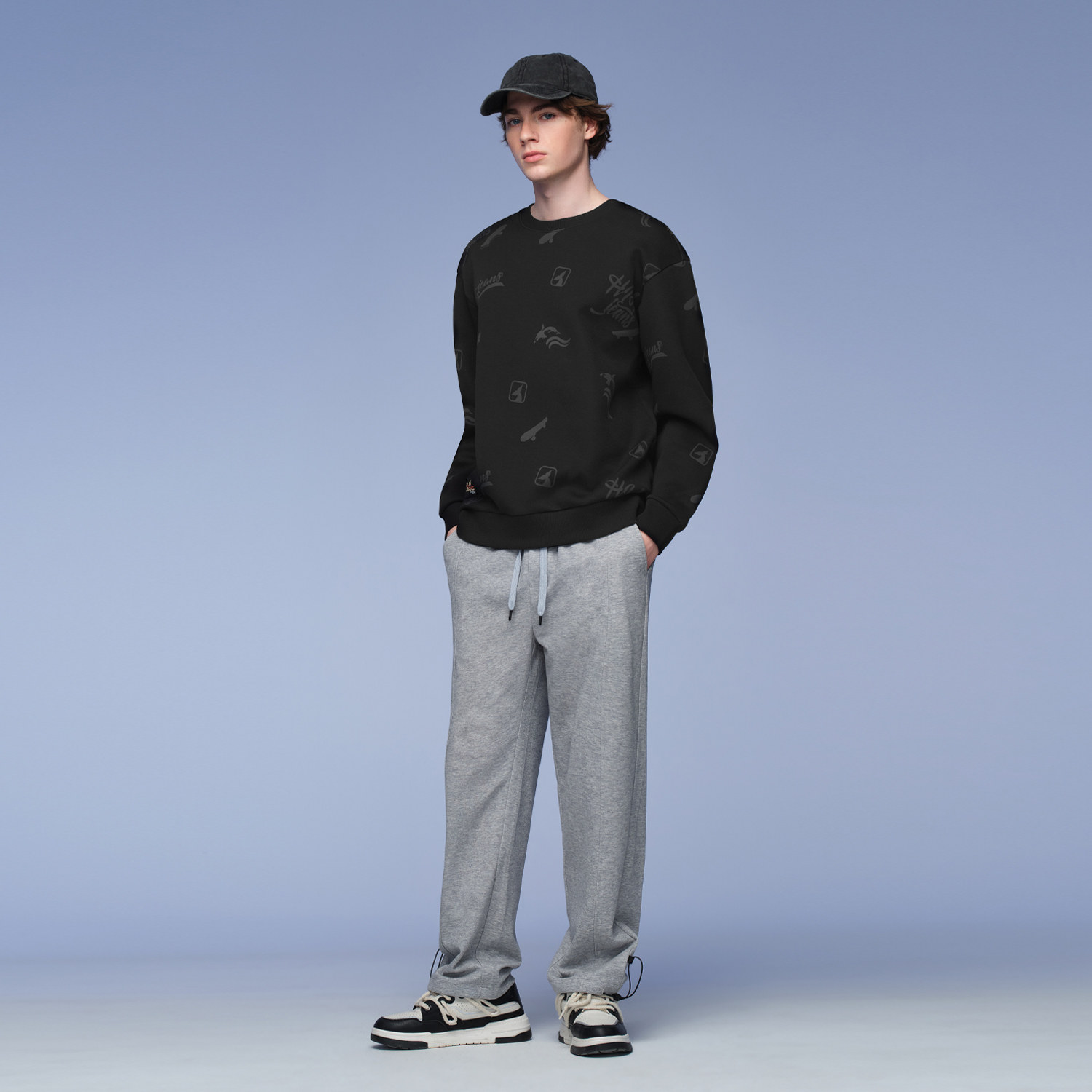 海澜之家旗下黑鲸满身印花圆领卫衣男2025年春季新品潮酷宽松长袖