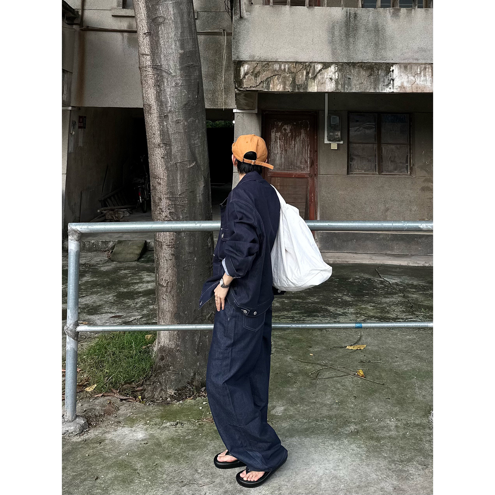 XBRO韩式复古男女春秋原牛靛蓝水洗牛仔外套宽松高级翻领工装夹克 - 图3