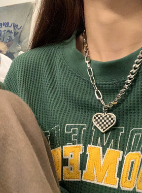 2021新品潮黑白棋盘格子爱心挂坠链条钛钢项链小众甜酷嘻哈项坠
