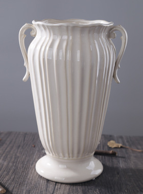 厂家批发白色陶瓷摆件花瓶欧式家居简约工艺品风情花插竖纹双耳瓶