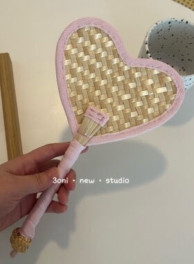 好看质感爱心麦秆小扇子
