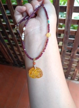 天然石榴石蜜蜡牡丹花吊坠项链女高级锁骨链时尚吊坠附证书