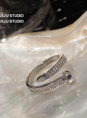 琚小姐女铜材质窄版钉子戒指