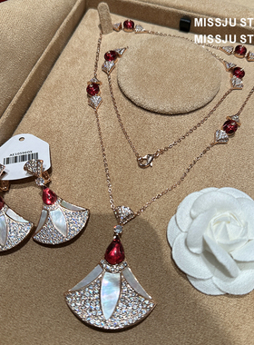 琚小姐扇形小裙子耳环项链套装