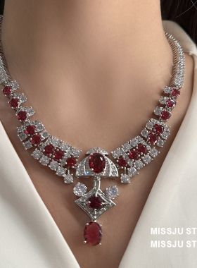 琚小姐彩扇裙子项链耳环套装