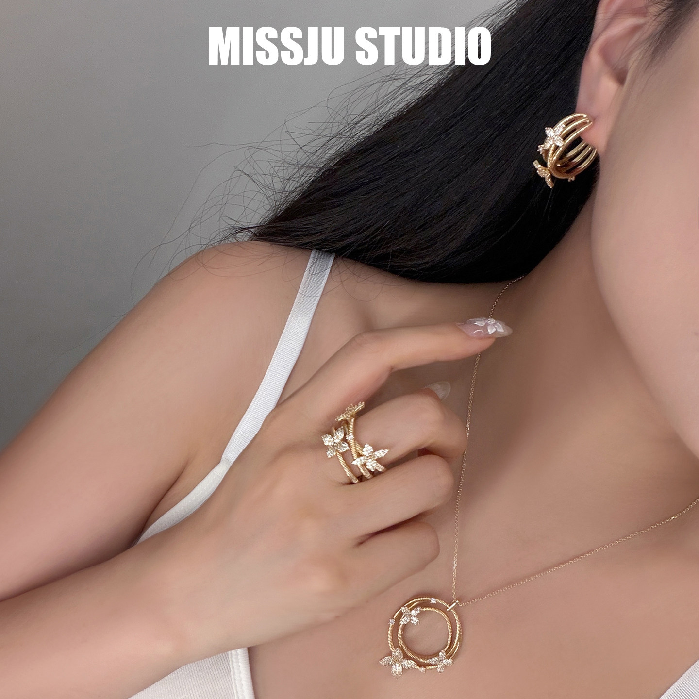 Designer metal texture C-shaped diamond hoop four-leaf flower butterfly earrings necklace ring set flowers