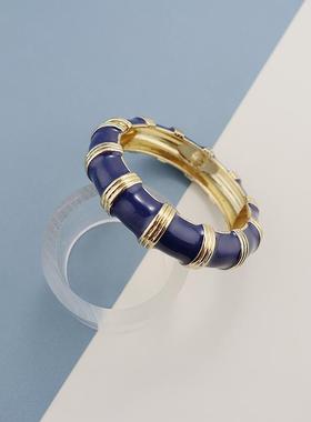 J蓝色时尚潮流气质百搭精美奢华网红款简约个性弹簧磁石手镯