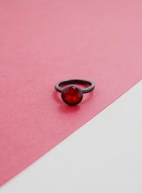 外贸欧美简约黑色戒圈红宝石戒指精致气质时尚百搭个性独特设计