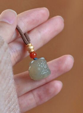 招财醒狮项链女玉色小狮子吊坠毛衣链时尚百搭创意小众设计首饰品