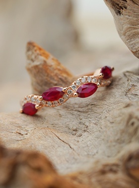 大福18K玫瑰金鸽血红宝石女戒马眼时尚百搭日常通勤钻石排戒