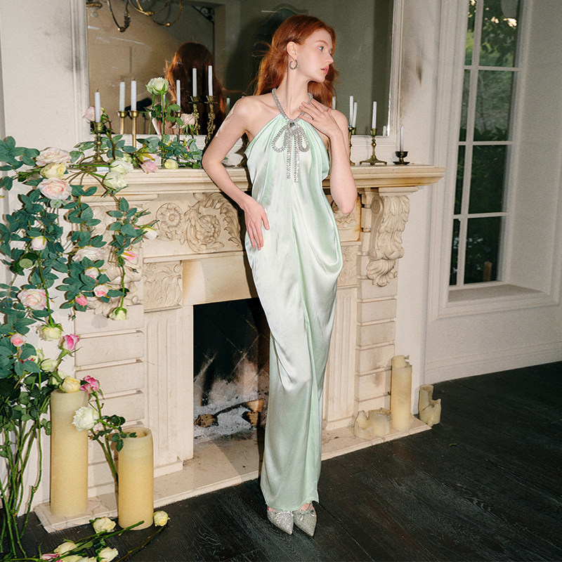 CEE CUBED法式轻奢薄荷绿重工挂脖礼服水钻蝴蝶结连衣裙2025长裙