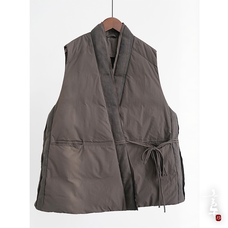 言午葵原创新中式斜襟轻薄款羽绒马甲女复古V领90白鸭绒宽松背心 - 图1