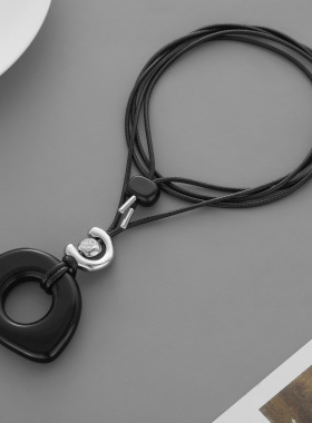 百搭几何黑石可调节长款毛衣链