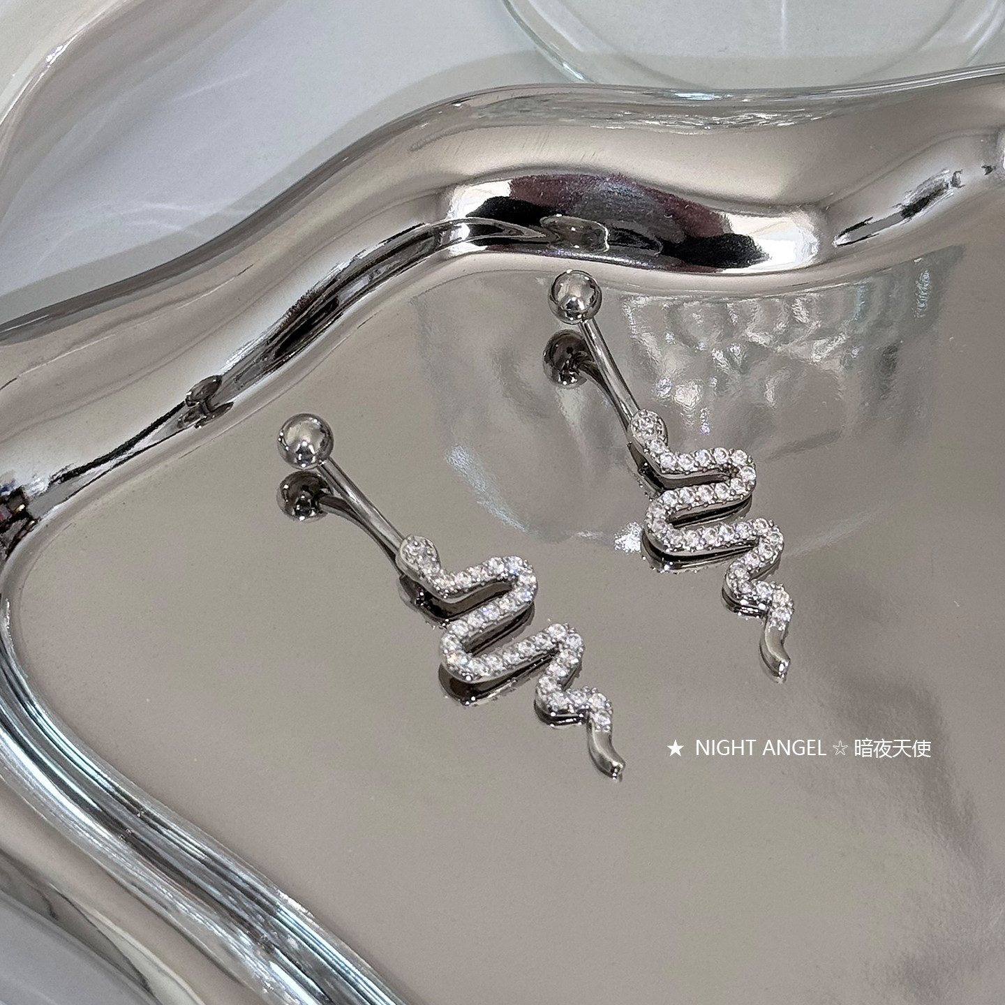 禁欲辣妹镶钻超闪蛇形肚脐钉316L医用钛钢百搭小众肚脐环性感脐饰,淘宝优惠券,粉丝福利购,淘宝优惠卷