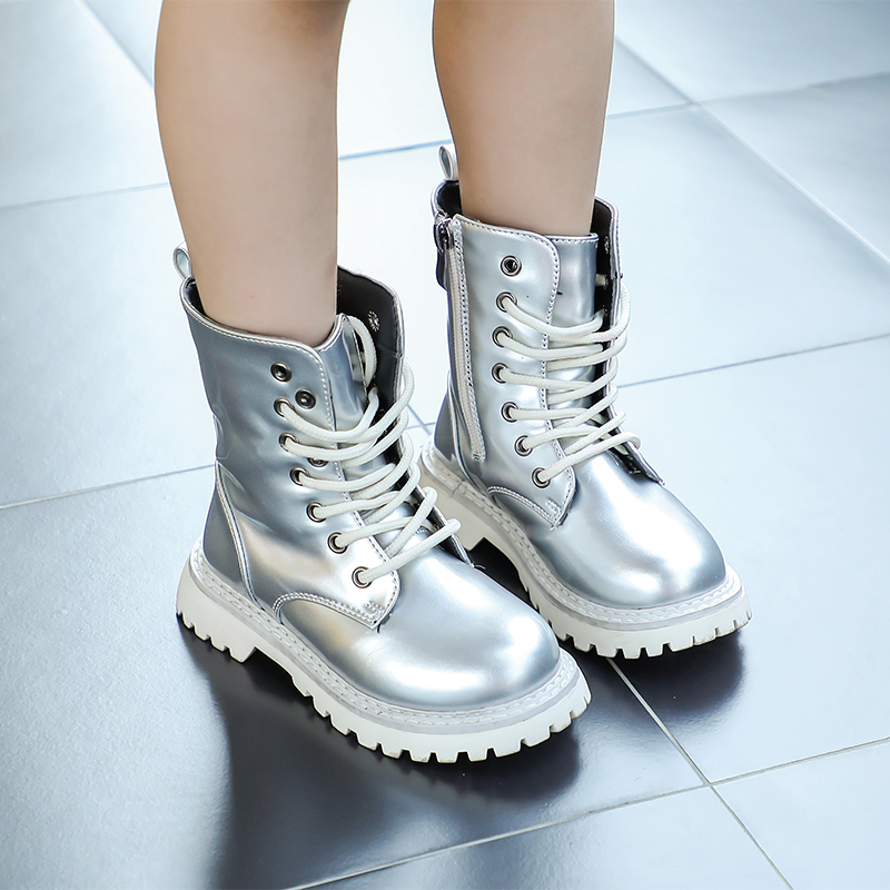 2024韩版儿童马丁靴银色女童靴子时尚翅膀靴男童短靴学生表演单靴