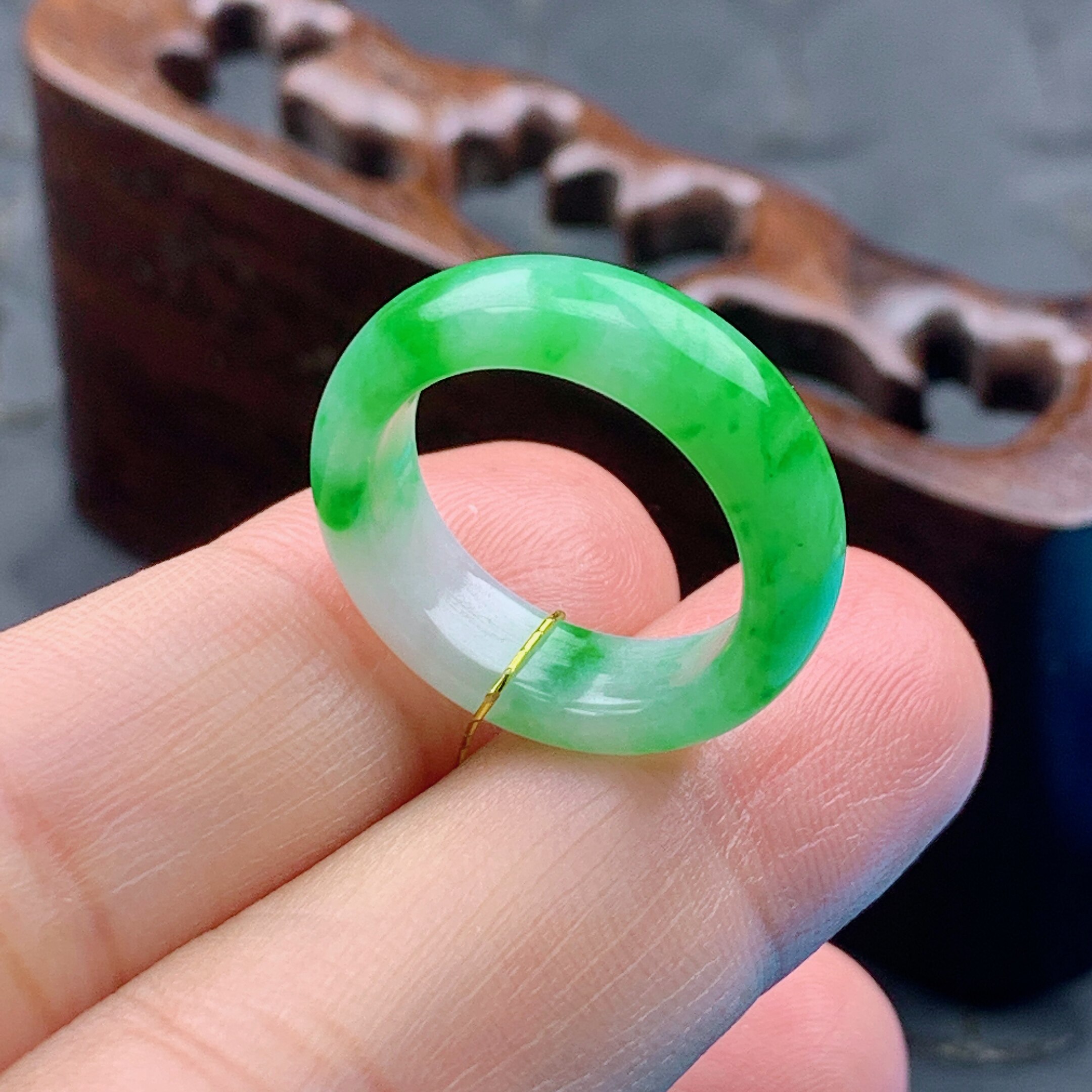 No. 9 Myanmar natural A-grade jadeite T935 inner diameter 15.4/5.7/3.2mm positive green ring round ring