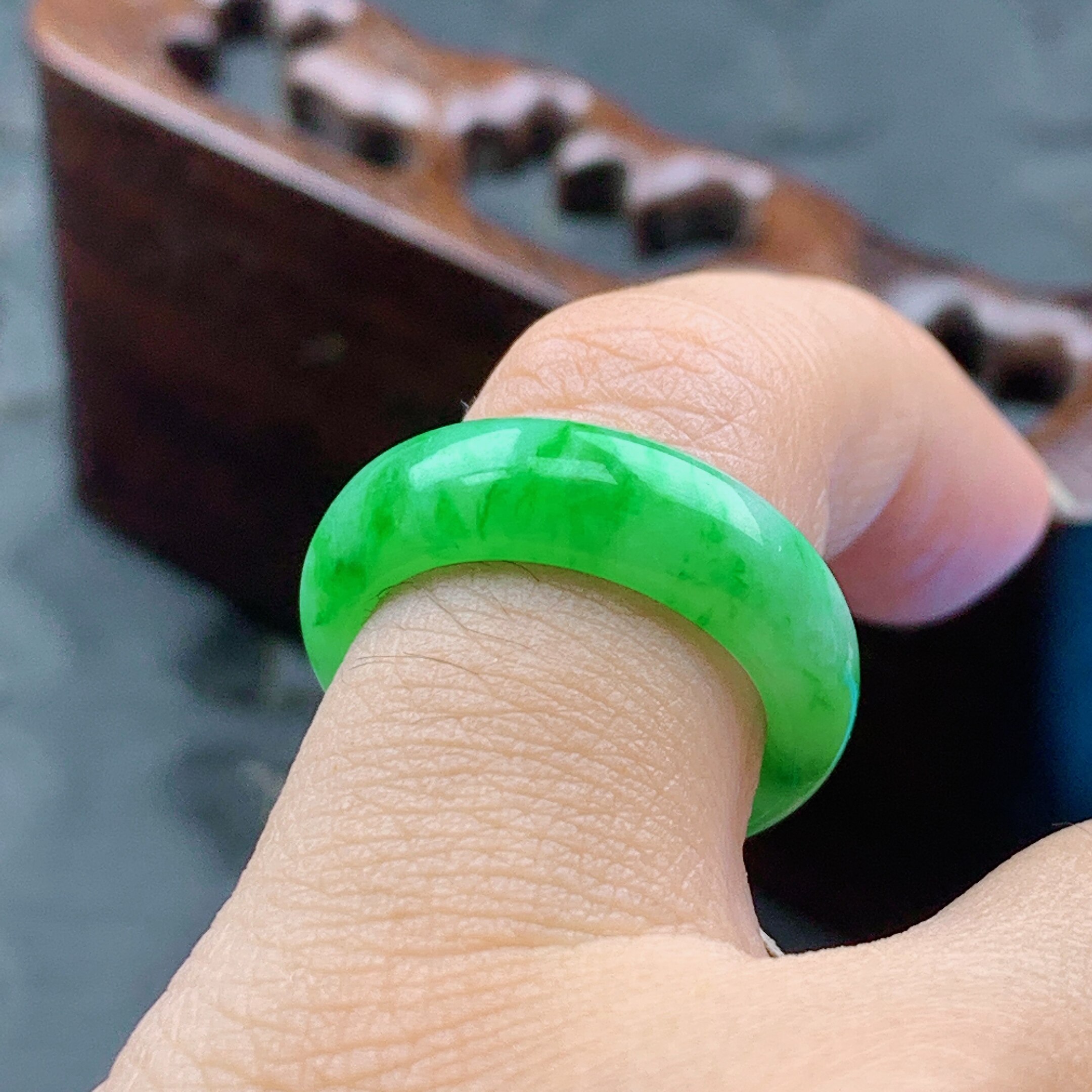 No. 9 Myanmar natural A-grade jadeite T935 inner diameter 15.4/5.7/3.2mm positive green ring round ring