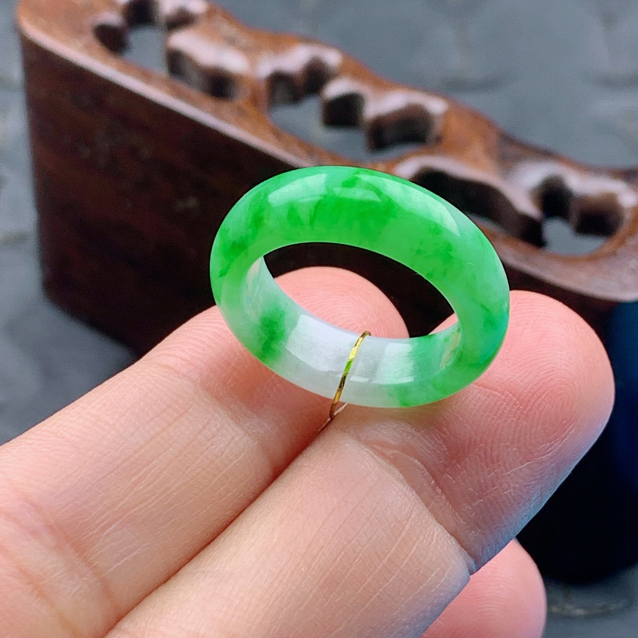 No. 9 Myanmar natural A-grade jadeite T935 inner diameter 15.4/5.7/3.2mm positive green ring round ring