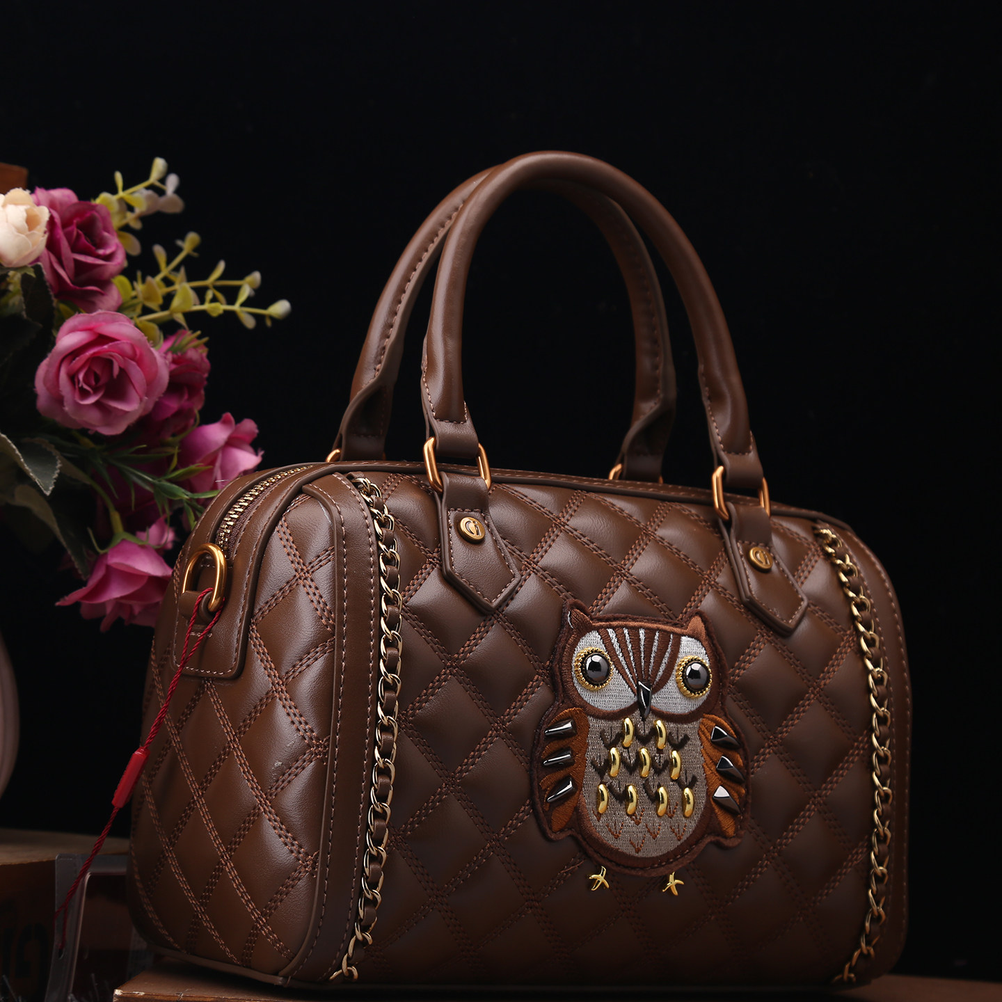 正品女包2026新款时尚菱格猫头鹰波士顿包复古菱格真皮手提枕头包,淘宝优惠券,粉丝福利购,淘宝优惠卷