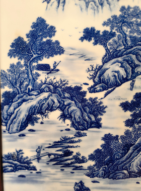 王步作品精美红木镶瓷板画手绘青花溪山飞瀑挂屏手绘山水画陶瓷画