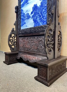 王步作品红木雕龙纹镶瓷板画青花山水溪山静远屏风手绘陶瓷装饰画