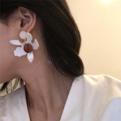 重磅推荐！气质复古时髦质感树脂花瓣不规则扭曲独家耳钉耳环耳坠 - 图2