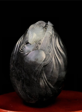 黑白分明苏工雕刻新疆和田玉籽料