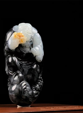 新疆和田玉籽料青花三色财神手把件天然玉石黑白分明苏工巧雕把玩