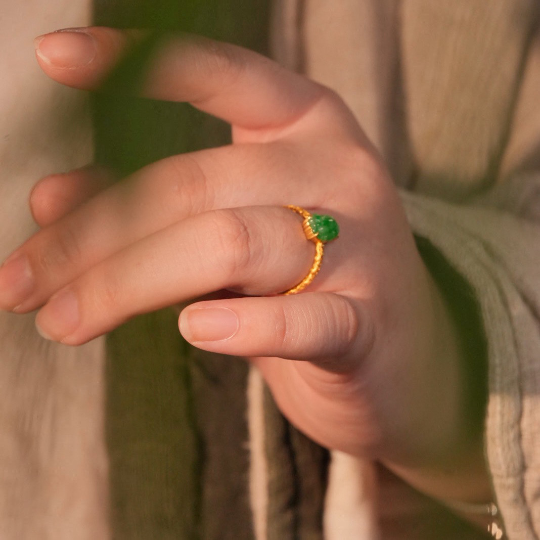 016922-0 18k gold hollow curly grass pattern natural thin waxy full color floating green jadeite Pixiu ring 16 rings