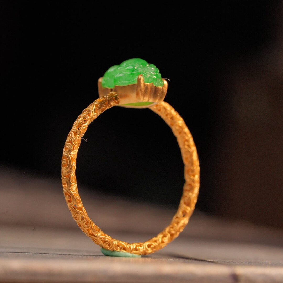 016922-0 18k gold hollow curly grass pattern natural thin waxy full color floating green jadeite Pixiu ring 16 rings