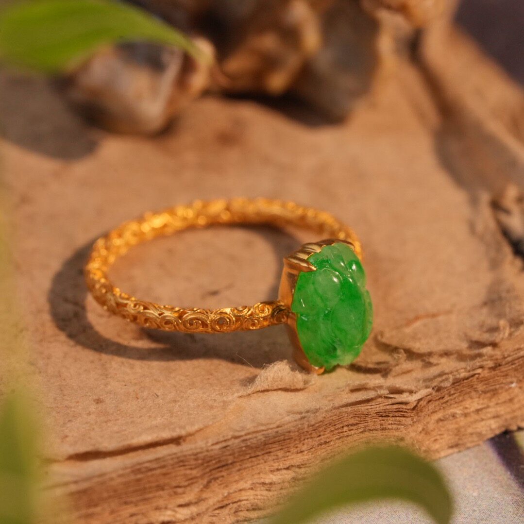 016922-0 18k gold hollow curly grass pattern natural thin waxy full color floating green jadeite Pixiu ring 16 rings