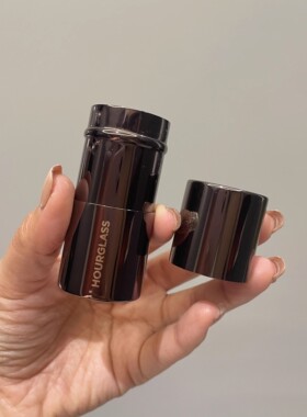 Hourglass粉底刷带防尘盖子