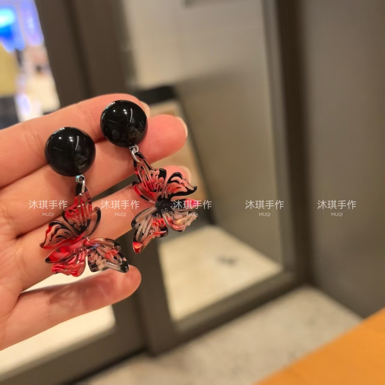 沐琪手作 红黑蝴蝶耳环 甜酷ins小众设计感2025新款复古耳钉耳夹,淘宝优惠券,粉丝福利购,淘宝优惠卷