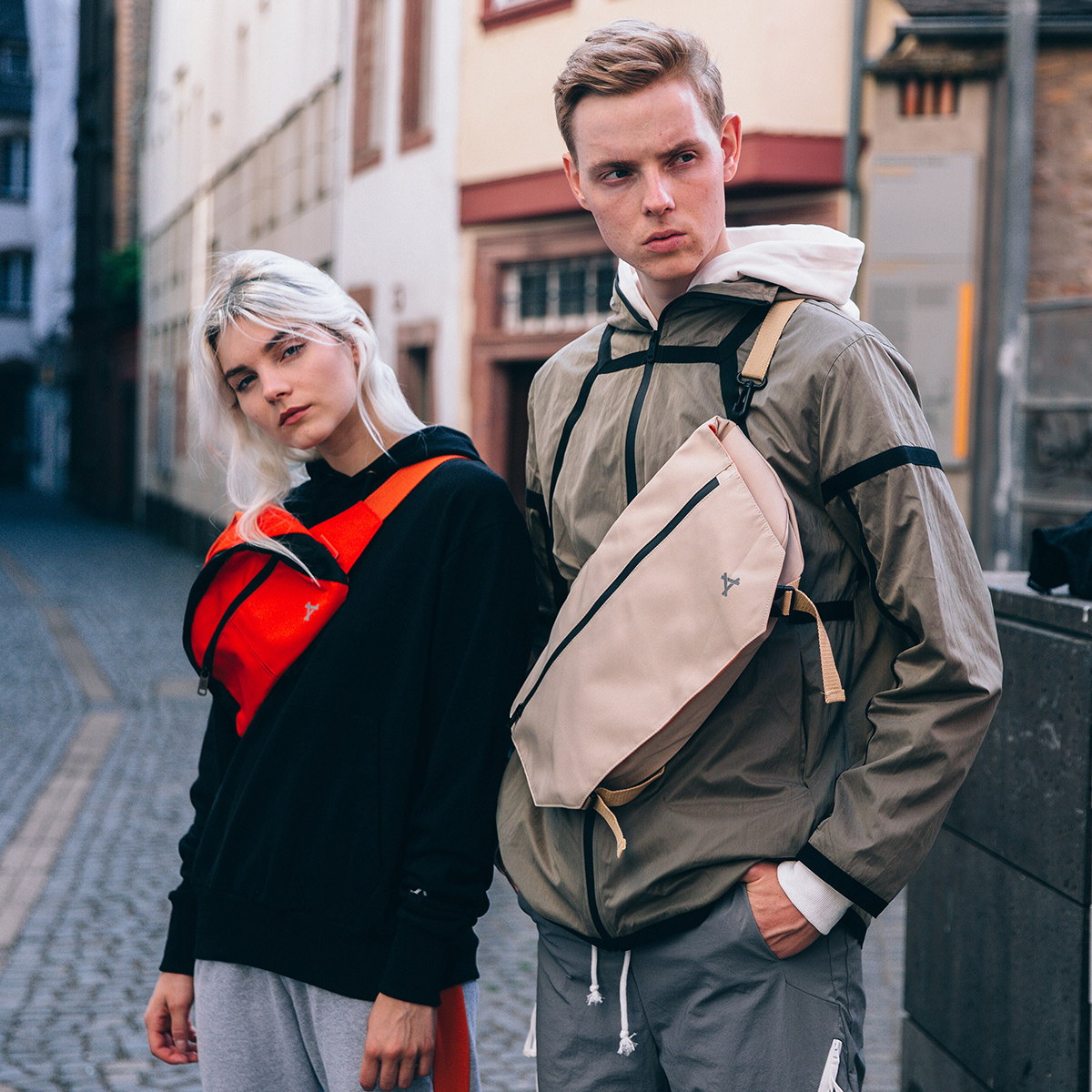 kon男士挎包运动休闲潮流大单肩包 kon男士包袋