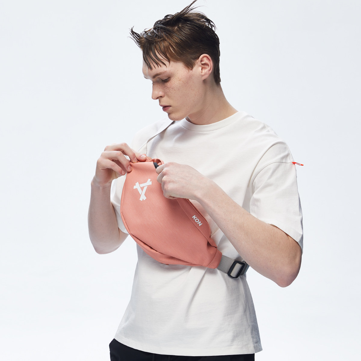 kon新款潮牌腰单肩潮流休闲斜挎包 kon男士包袋